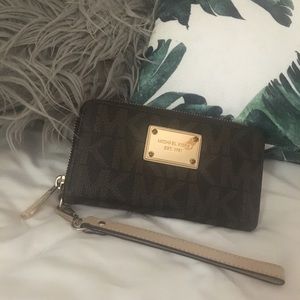 Michael Kors wallet wristlet